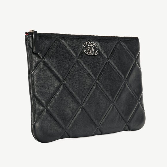 Chanel Black 19 Model Lambskin Quilted Medium O-Case - Picture 2 of 11